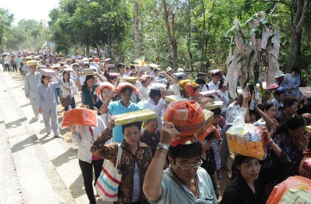 Hơn 17.000 Tăng, Ni và Phật tử dự Đại lễ Dâng y Kathina 2012 tại Thiền viện Phước Sơn, Đồng Nai