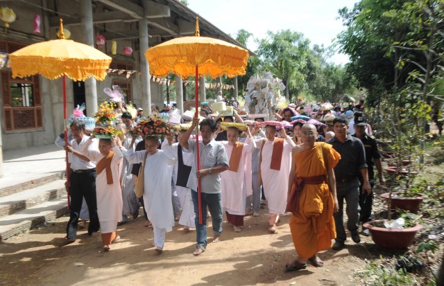 Hơn 17.000 Tăng, Ni và Phật tử dự Đại lễ Dâng y Kathina 2012 tại Thiền viện Phước Sơn, Đồng Nai