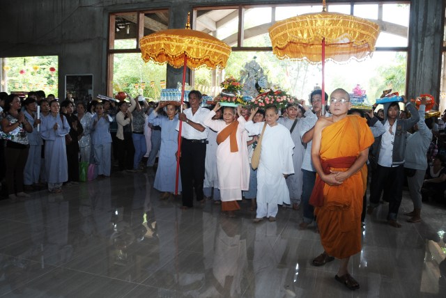 Hơn 17.000 Tăng, Ni và Phật tử dự Đại lễ Dâng y Kathina 2012 tại Thiền viện Phước Sơn, Đồng Nai