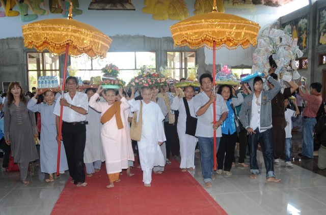 Hơn 17.000 Tăng, Ni và Phật tử dự Đại lễ Dâng y Kathina 2012 tại Thiền viện Phước Sơn, Đồng Nai