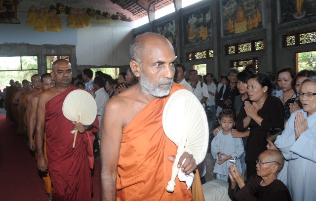 Hơn 17.000 Tăng, Ni và Phật tử dự Đại lễ Dâng y Kathina 2012 tại Thiền viện Phước Sơn, Đồng Nai