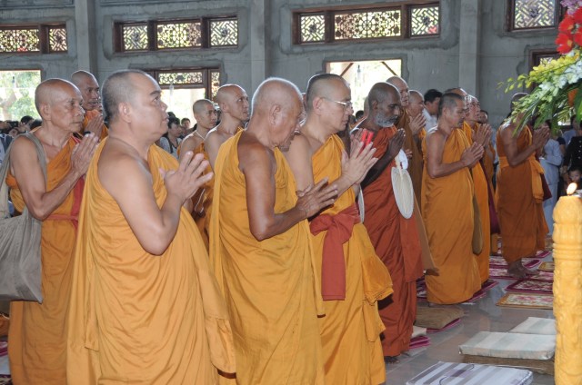 Hơn 17.000 Tăng, Ni và Phật tử dự Đại lễ Dâng y Kathina 2012 tại Thiền viện Phước Sơn, Đồng Nai