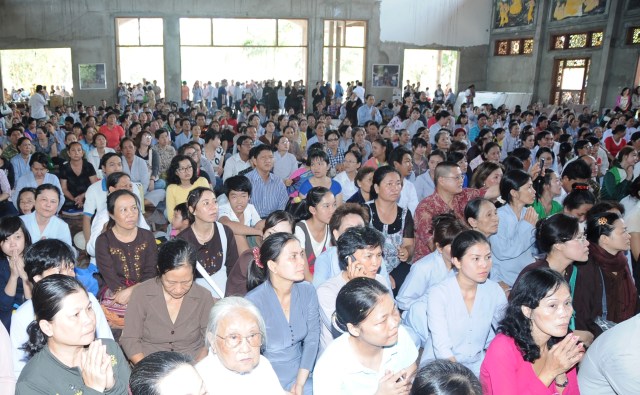 Hơn 17.000 Tăng, Ni và Phật tử dự Đại lễ Dâng y Kathina 2012 tại Thiền viện Phước Sơn, Đồng Nai