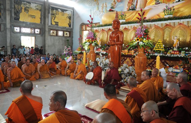 Hơn 17.000 Tăng, Ni và Phật tử dự Đại lễ Dâng y Kathina 2012 tại Thiền viện Phước Sơn, Đồng Nai