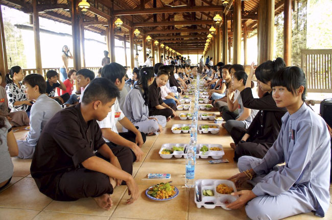 150 bạn trẻ dự khóa tu &#039;&#039;Dạo chơi miền Tịnh Độ&#039;&#039; tại nhà vườn Long Thuận
