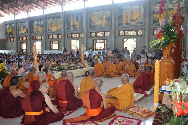 Hơn 17.000 Tăng, Ni và Phật tử dự Đại lễ Dâng y Kathina 2012 tại Thiền viện Phước Sơn, Đồng Nai