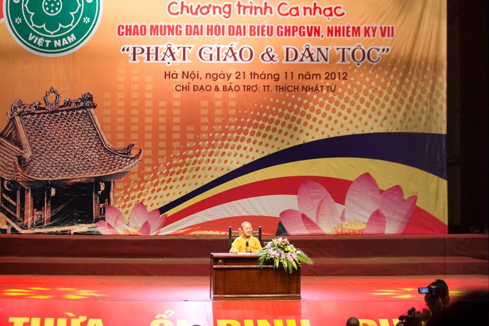 Hà Nội: Hàng ngàn người tham dự đêm văn nghệ - thính pháp chào mừng đại hội