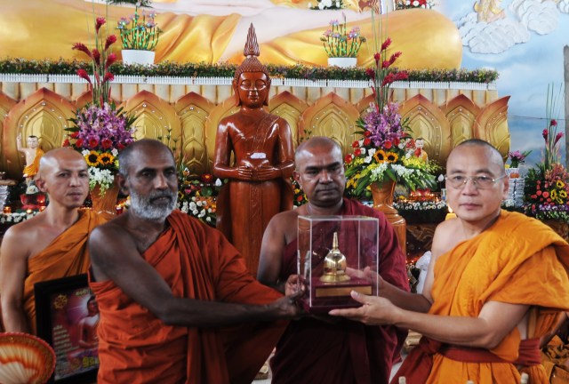 Hơn 17.000 Tăng, Ni và Phật tử dự Đại lễ Dâng y Kathina 2012 tại Thiền viện Phước Sơn, Đồng Nai