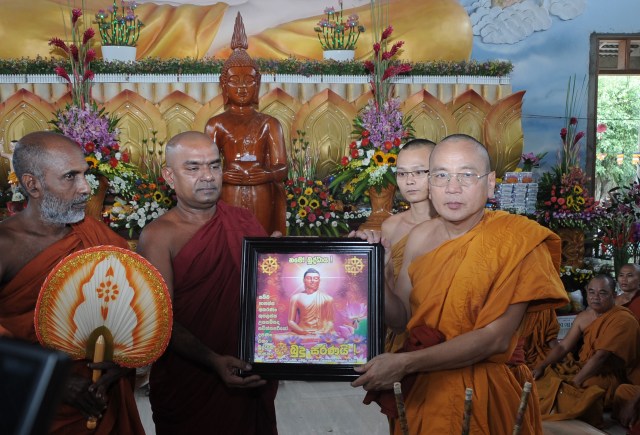 Hơn 17.000 Tăng, Ni và Phật tử dự Đại lễ Dâng y Kathina 2012 tại Thiền viện Phước Sơn, Đồng Nai