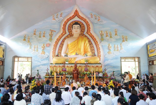 Hơn 17.000 Tăng, Ni và Phật tử dự Đại lễ Dâng y Kathina 2012 tại Thiền viện Phước Sơn, Đồng Nai