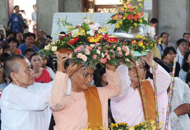 Hơn 17.000 Tăng, Ni và Phật tử dự Đại lễ Dâng y Kathina 2012 tại Thiền viện Phước Sơn, Đồng Nai
