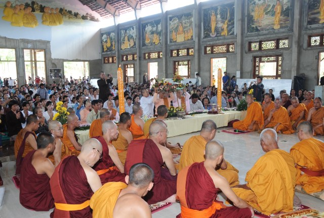 Hơn 17.000 Tăng, Ni và Phật tử dự Đại lễ Dâng y Kathina 2012 tại Thiền viện Phước Sơn, Đồng Nai