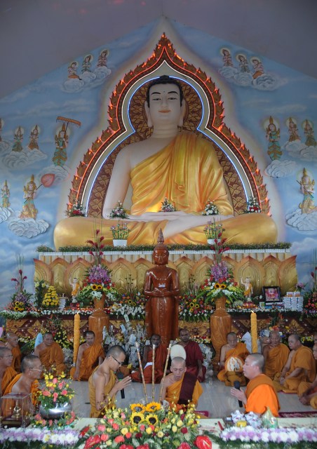 Hơn 17.000 Tăng, Ni và Phật tử dự Đại lễ Dâng y Kathina 2012 tại Thiền viện Phước Sơn, Đồng Nai