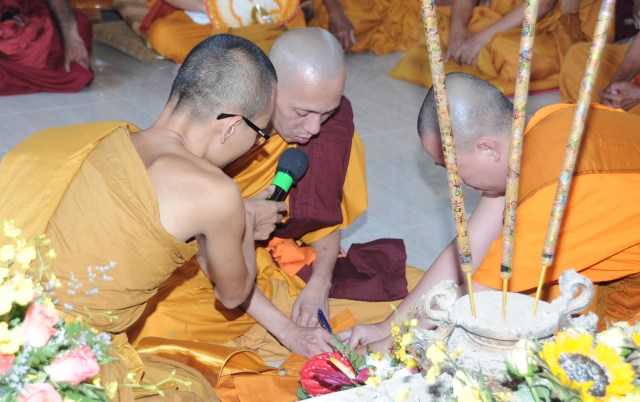 Hơn 17.000 Tăng, Ni và Phật tử dự Đại lễ Dâng y Kathina 2012 tại Thiền viện Phước Sơn, Đồng Nai