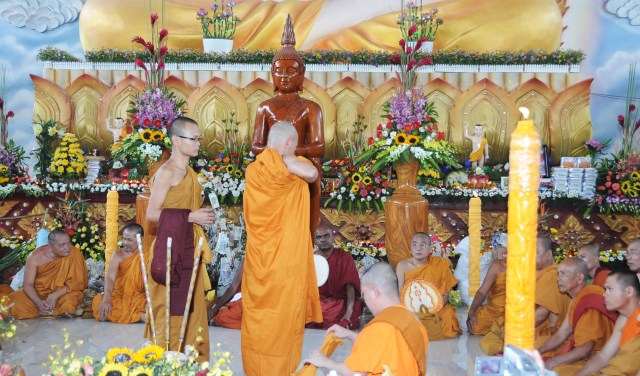 Hơn 17.000 Tăng, Ni và Phật tử dự Đại lễ Dâng y Kathina 2012 tại Thiền viện Phước Sơn, Đồng Nai