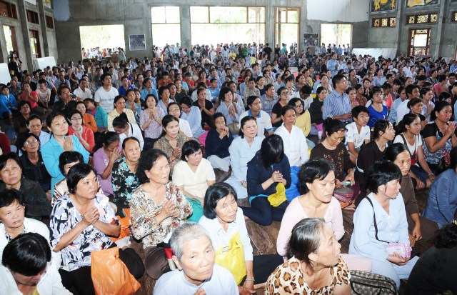 Hơn 17.000 Tăng, Ni và Phật tử dự Đại lễ Dâng y Kathina 2012 tại Thiền viện Phước Sơn, Đồng Nai