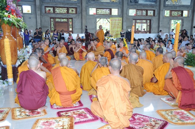 Hơn 17.000 Tăng, Ni và Phật tử dự Đại lễ Dâng y Kathina 2012 tại Thiền viện Phước Sơn, Đồng Nai