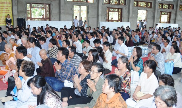 Hơn 17.000 Tăng, Ni và Phật tử dự Đại lễ Dâng y Kathina 2012 tại Thiền viện Phước Sơn, Đồng Nai