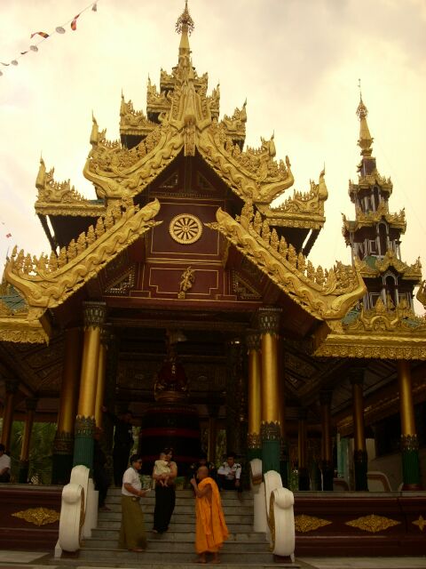 Miến Điện : Chùa Vàng thăng trầm cùng dân tộc