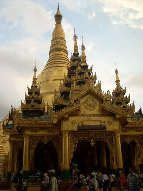 Miến Điện : Chùa Vàng thăng trầm cùng dân tộc