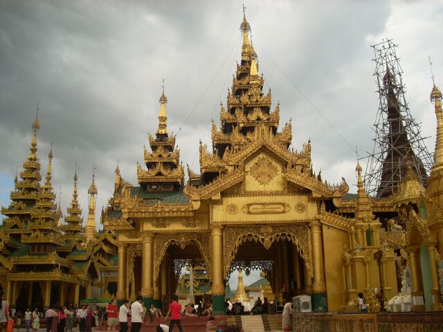 Miến Điện : Chùa Vàng thăng trầm cùng dân tộc