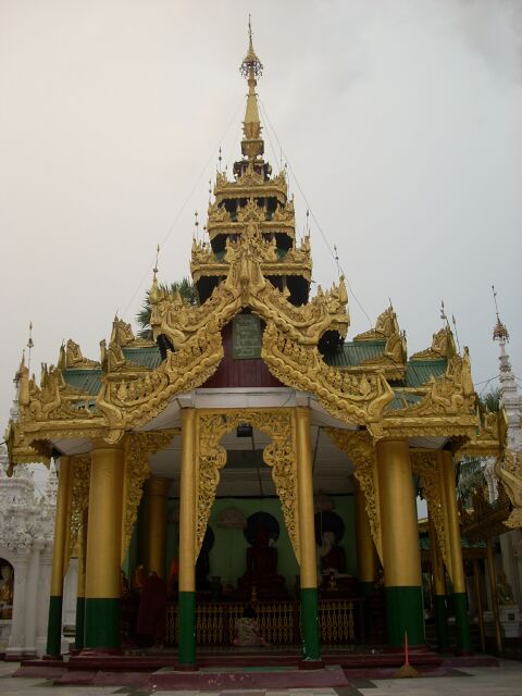 Miến Điện : Chùa Vàng thăng trầm cùng dân tộc