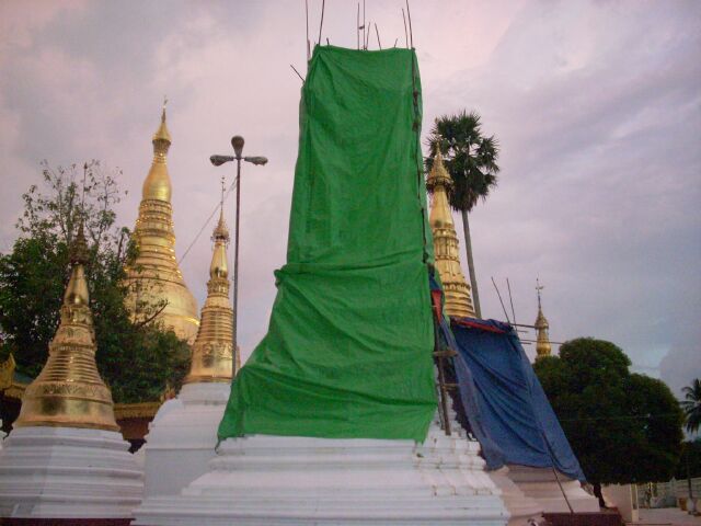 Miến Điện : Chùa Vàng thăng trầm cùng dân tộc