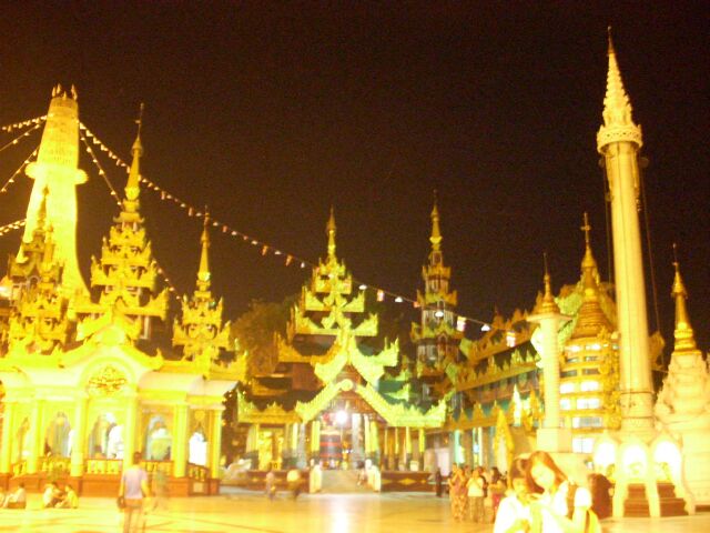 Miến Điện : Chùa Vàng thăng trầm cùng dân tộc