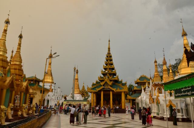 Miến Điện : Chùa Vàng thăng trầm cùng dân tộc