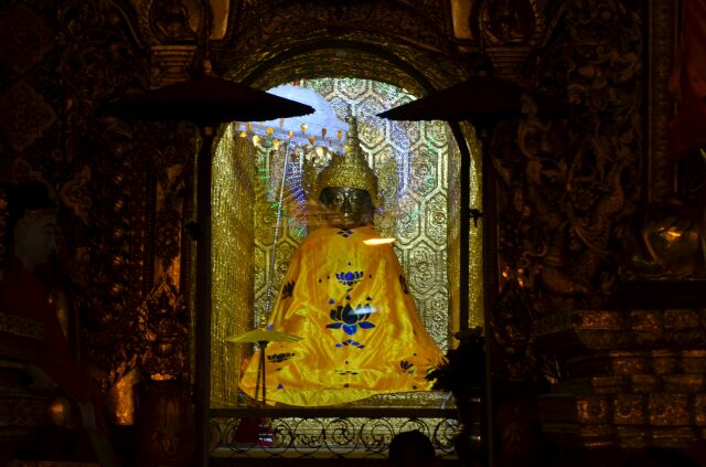 Miến Điện : Chùa Vàng thăng trầm cùng dân tộc