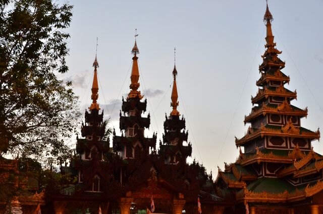 Miến Điện : Chùa Vàng thăng trầm cùng dân tộc