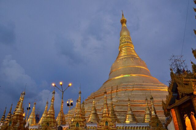 Miến Điện : Chùa Vàng thăng trầm cùng dân tộc