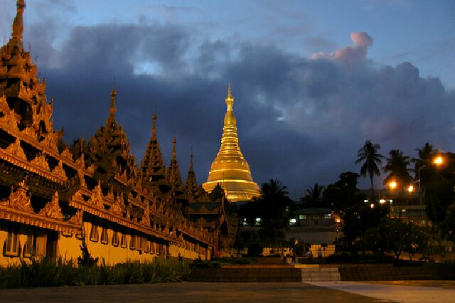 Miến Điện : Chùa Vàng thăng trầm cùng dân tộc