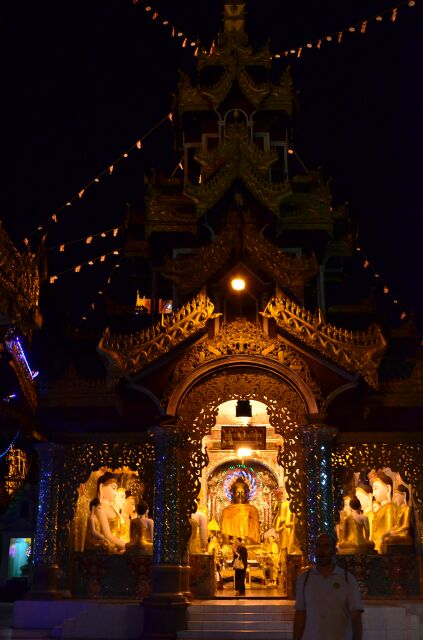 Miến Điện : Chùa Vàng thăng trầm cùng dân tộc