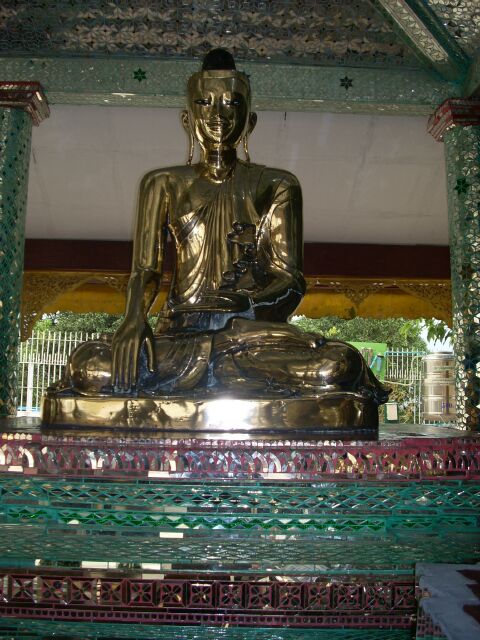 Miến Điện : Chùa Vàng thăng trầm cùng dân tộc