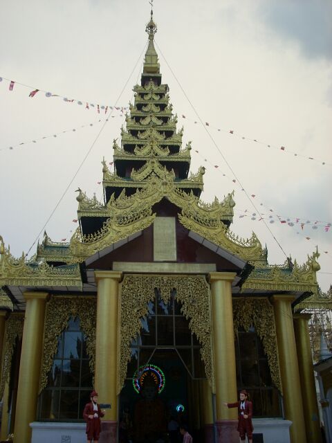 Miến Điện : Chùa Vàng thăng trầm cùng dân tộc