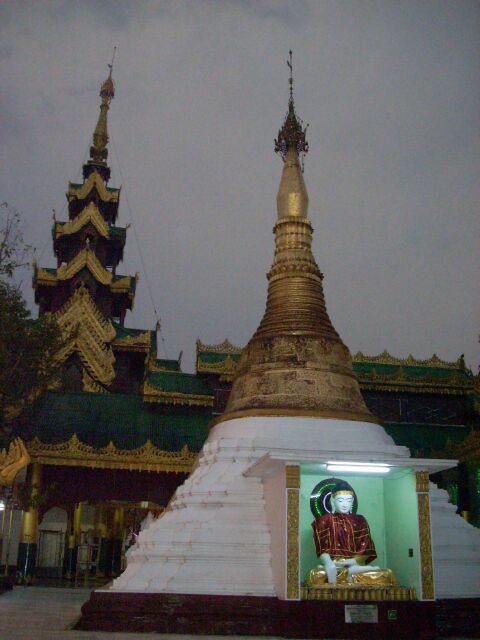 Miến Điện : Chùa Vàng thăng trầm cùng dân tộc