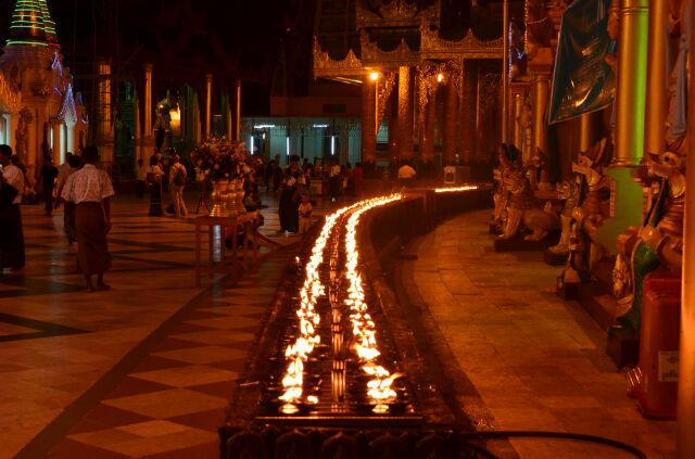 Miến Điện : Chùa Vàng thăng trầm cùng dân tộc