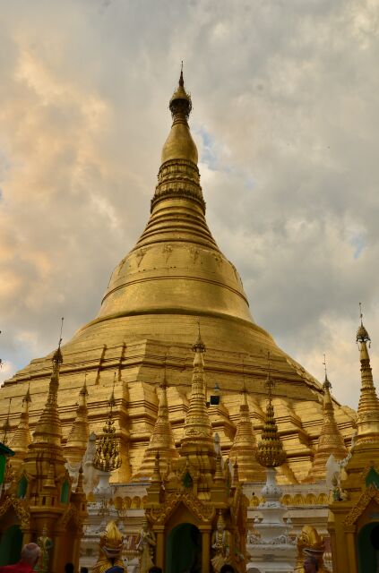 Miến Điện : Chùa Vàng thăng trầm cùng dân tộc