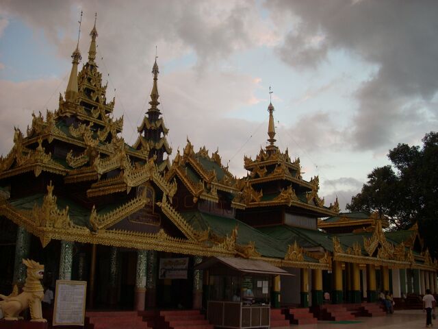 Miến Điện : Chùa Vàng thăng trầm cùng dân tộc