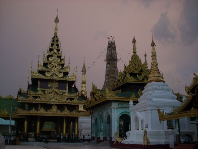 Miến Điện : Chùa Vàng thăng trầm cùng dân tộc