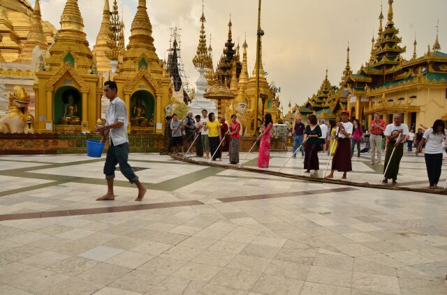 Miến Điện : Chùa Vàng thăng trầm cùng dân tộc