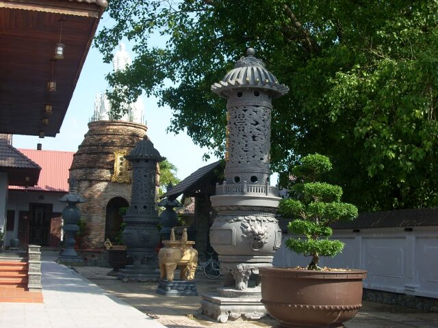 Chùa Lò Gạch &amp; thầy Thích Huệ Tâm