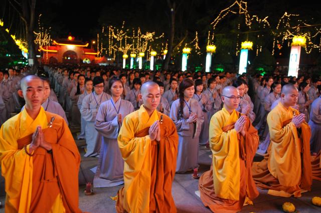TP. HCM: Chùm ảnh lễ hội hoa đăng lớn nhất Việt Nam