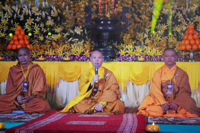 TP. HCM: Chùm ảnh lễ hội hoa đăng lớn nhất Việt Nam