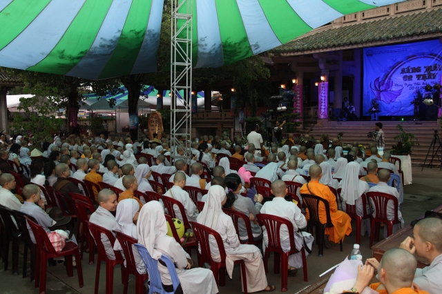 TP.HCM: Hàng ngàn Tăng Ni sinh tham dự đại lễ: “Sáng mãi ơn thầy”