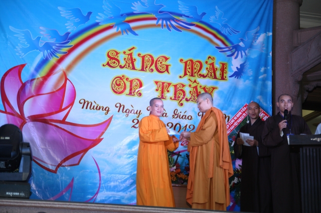 TP.HCM: Hàng ngàn Tăng Ni sinh tham dự đại lễ: “Sáng mãi ơn thầy”