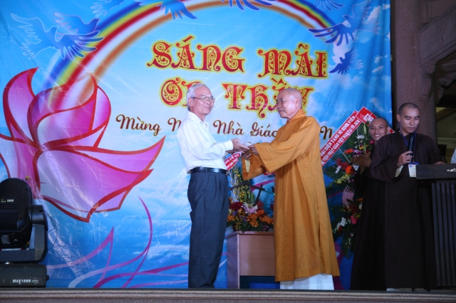 TP.HCM: Hàng ngàn Tăng Ni sinh tham dự đại lễ: “Sáng mãi ơn thầy”