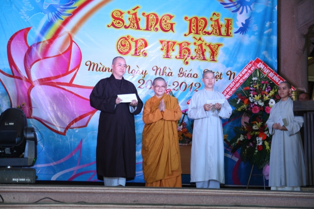 TP.HCM: Hàng ngàn Tăng Ni sinh tham dự đại lễ: “Sáng mãi ơn thầy”