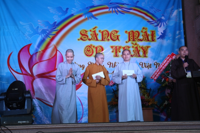 TP.HCM: Hàng ngàn Tăng Ni sinh tham dự đại lễ: “Sáng mãi ơn thầy”